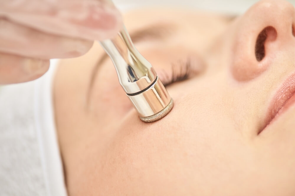 Soins du visage et microdermabrasion