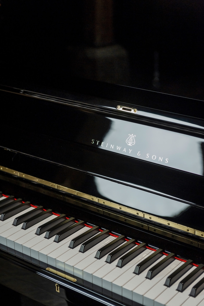 exklusiv Vertriedung fir Steinway & Sons fir Lëtzebuerg