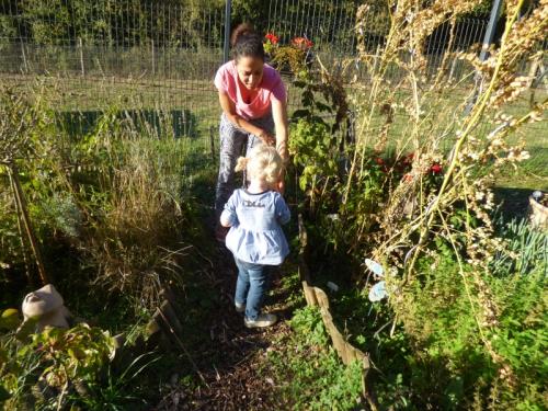 Dans le jardin potager de la crèche