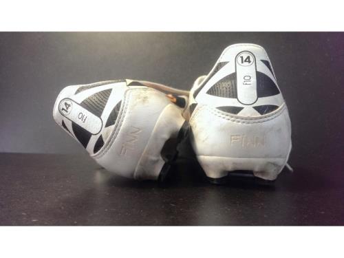 Gravure sur chaussures de sport