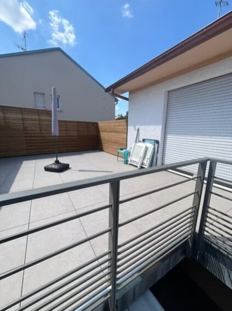 Vous voulez une terrasse durable qui ne bougera pas ?