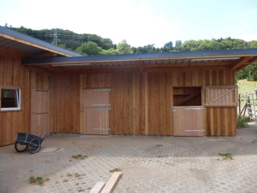 Stallanlage mit Scheune