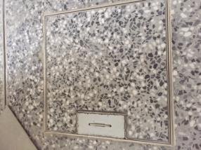 Boitier de sol informatique