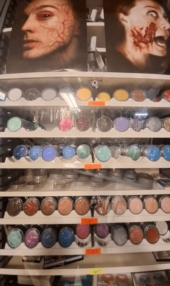 Maquillage, perruques et accessoires de fête