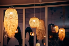 Aménagements modernes : cloisons, plafonds et éclairage