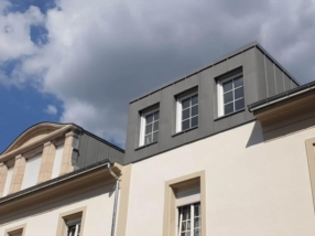 Construction d'une lucarne en zinc 