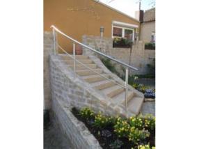 Création d'un escalier & murs en pierre