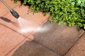Nettoyage de terrasse : redonnez de l’éclat à vos extérieurs