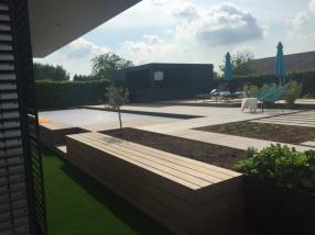 Bar piscine avec panneaux trespa, terrasse en bois, corten 