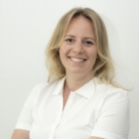 Mme Julia Reintges